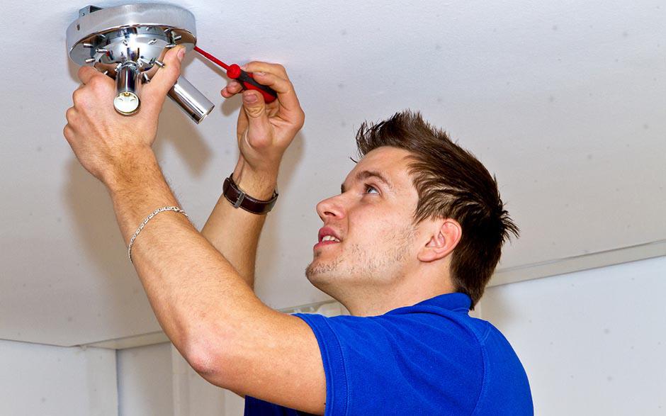 installateur électricien Égly